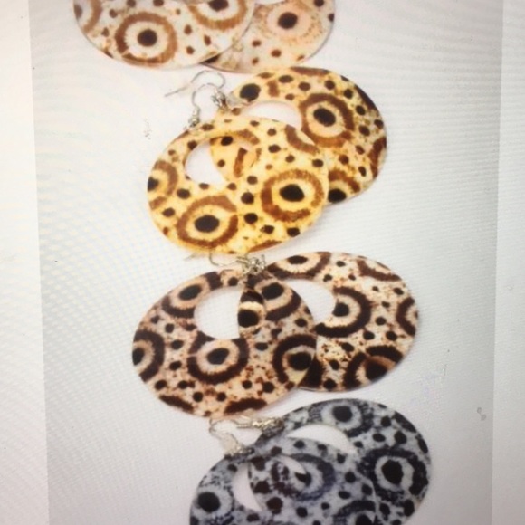 Two Tone Seashell Earrings - Picture 3 of 4